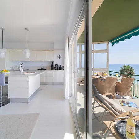 Cozy 2 Bedroom With Magic Sea View 丰希罗拉