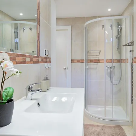 公寓 Cozy 2 Bedroom With Magic Sea View