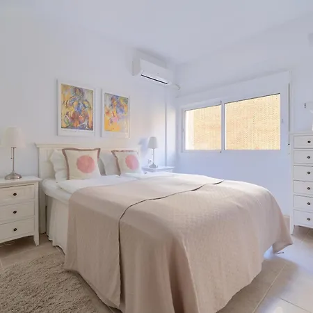 Cozy 2 Bedroom With Magic Sea View شقة *