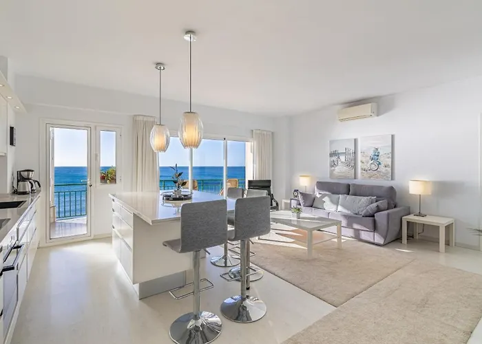 Cozy 2 Bedroom With Magic Sea View فوينخيرولا