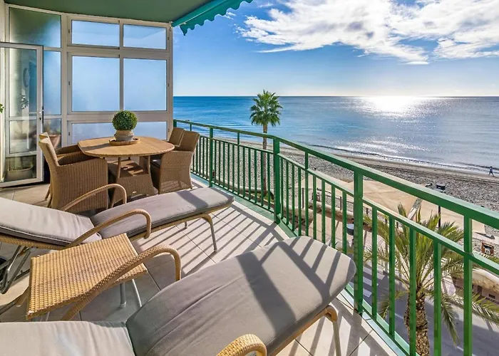 Cozy 2 Bedroom With Magic Sea View شقة