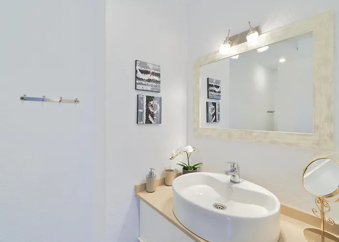 Cozy 2 Bedroom With Magic Sea View شقة فوينخيرولا